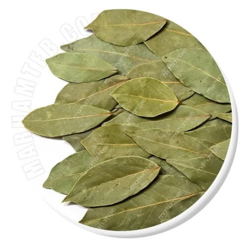 تصویر برگ بو تازه و سبز، مناسب برای استفاده در آشپزی، ادویه های طبیعی و خوش عطر، بسته بندی مناسب برای حفظ کیفیت